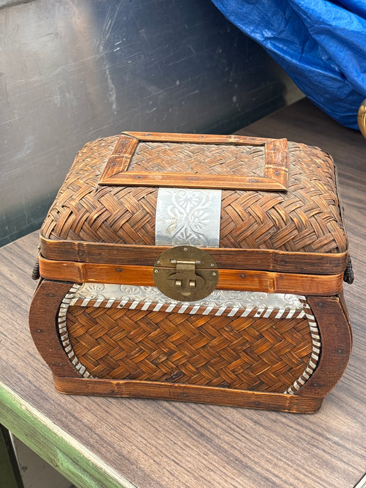 SMALL WOVEN BOX