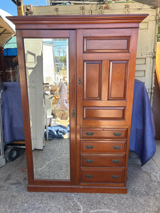 ENGLISH MAHOGANY TURN OF THE 19TH CENTURY MIRRORED CHIFFEROBE DOOR WARDROBE