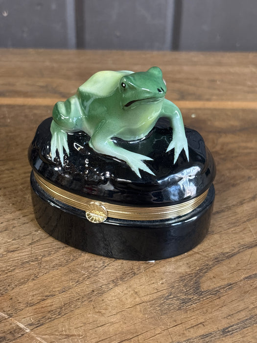 PORECELAIN FROG BOX