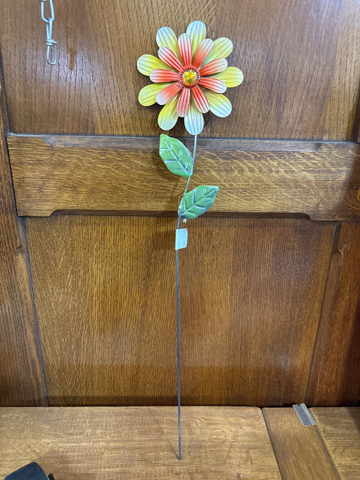 ORANGE AND YELLOW METAL MARIGOLD FLOWER GARDEN STAKES 1 OF 3