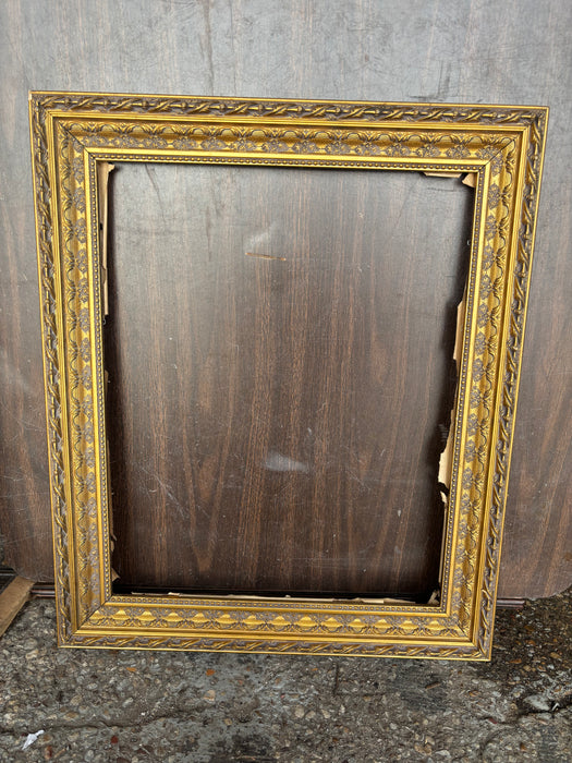 MEDIUM GOLD FRAME