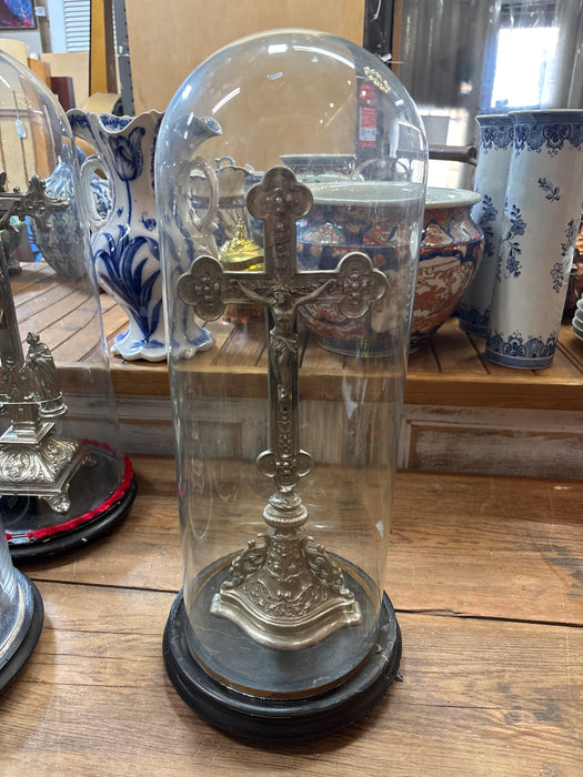 TRIFOIL AND SLENDER BASE METAL CRUCIFIX UNDER DOME