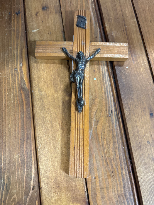 TINY CRUCIFIX