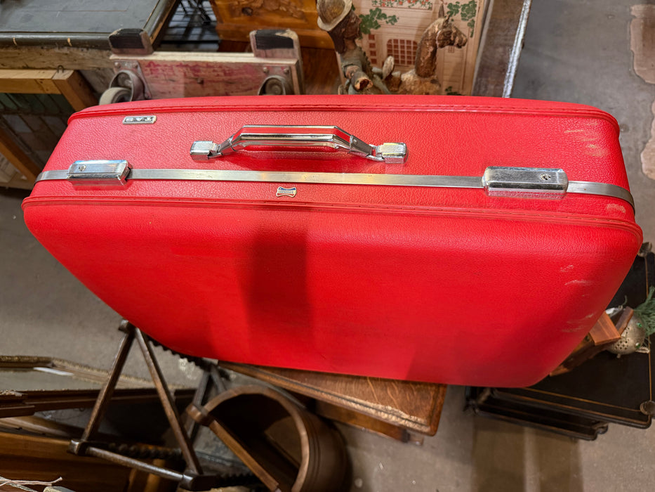 SET OF 2 RED SUIT CASES - BY AMERICAN TOURISTER