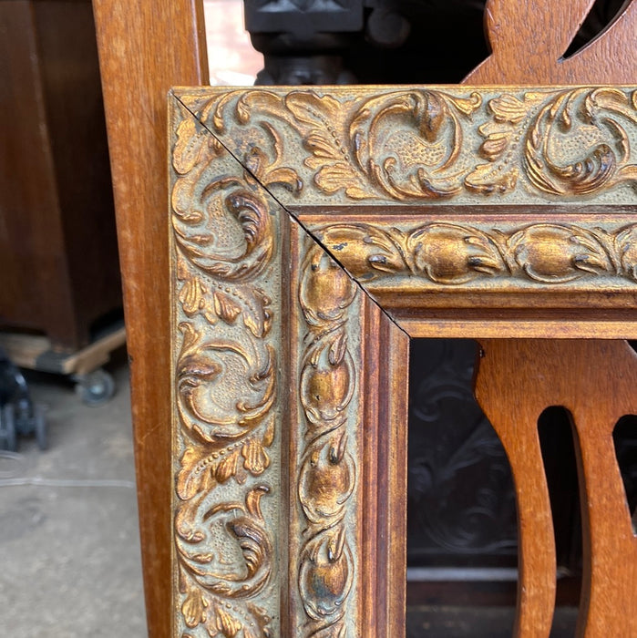 SMALL FANCY GOLD FRAME