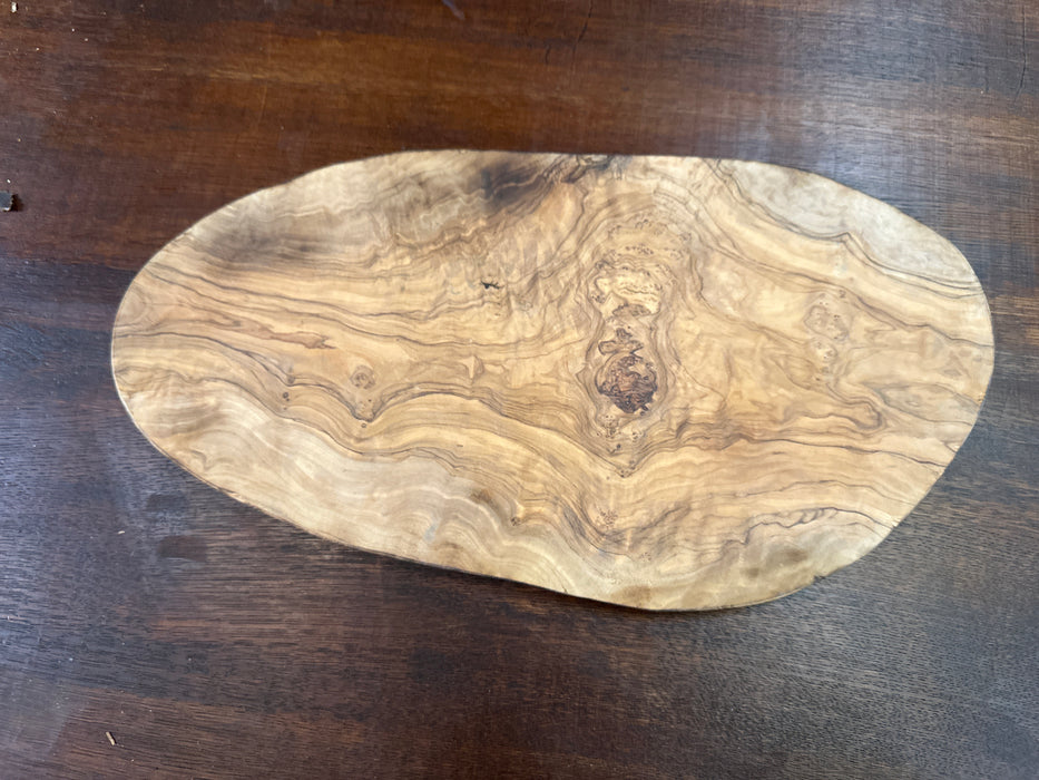 OLIVE WOOD OVAL CUTTING BOARD
