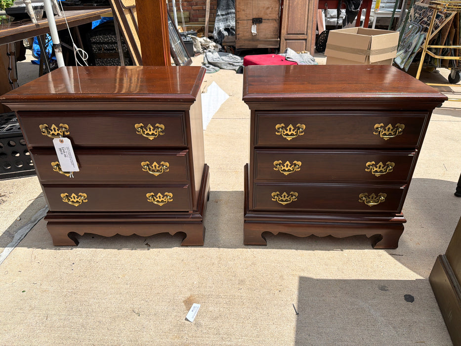 PAIR OF MAHOGANY CHIPPENDALE NIGHT STANDS OR SIE CHESTS