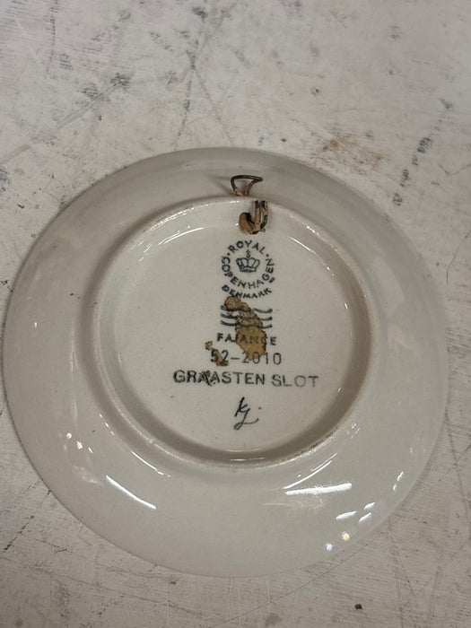 ROYAL COPENHAGEN GRÅSTEN PALACE BUTTER PAT