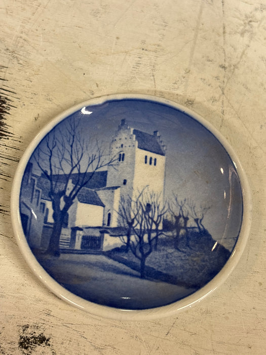 ROYAL COPENHAGEN FÅREVEJLE CURCH BUTTER PAT
