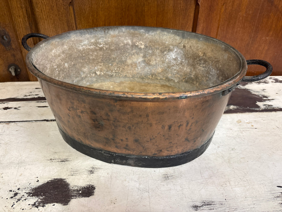 LARGE OVAL IRON AND ZINC BAISN WITH HANDLES