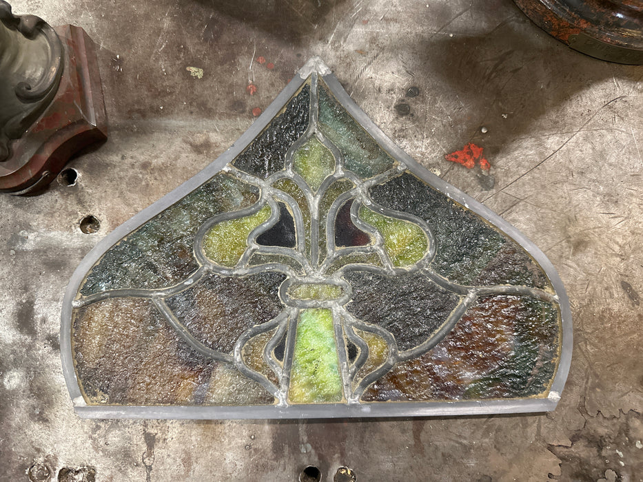 SMALL SPADE SHAPED STAINED GLASS WINDOW -UNFRAMED
