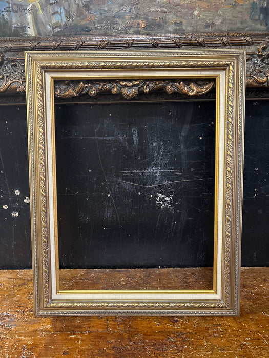 VINTAGE GOLD FRAME WITH LINEN FILET