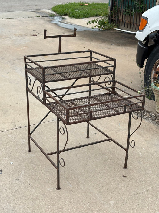 LARGE METAL FLOWER STAND WITH CLIP FOR SIGN