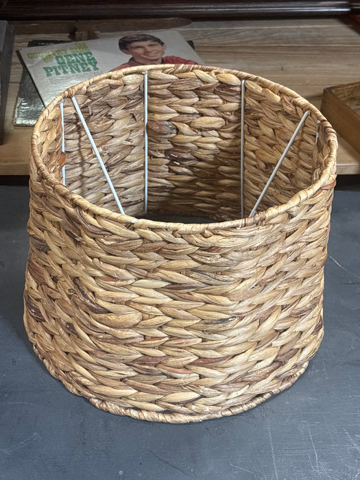 RAFFA WOVEN LAMP SHADE