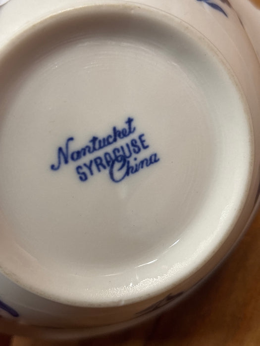 SMALL WHITE AND BLUE NANTUCKET SYRACUSE FLORAL BOWL WITH HANDLES