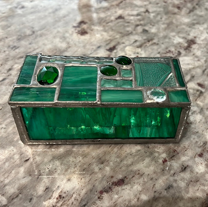 SMALL GREEN AND CLEAR GLASS HANDMADE BOX - SIGNED