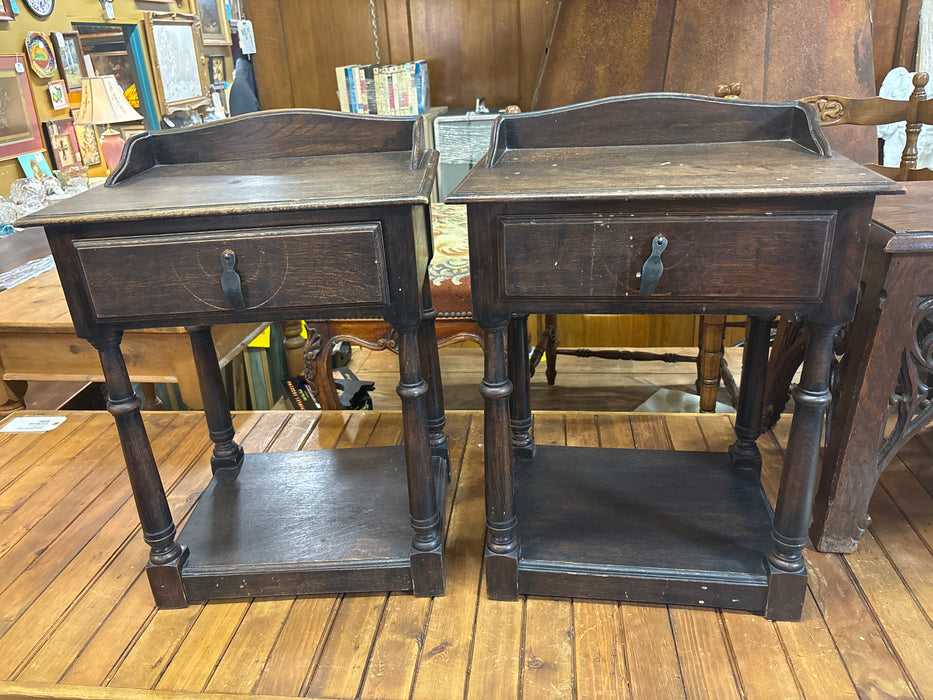 PAIR OF SMALL DARK OAK NIGHT STANDS ON LEGS