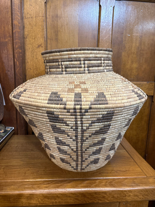 LARGE SOUTH WESTERN BASKET