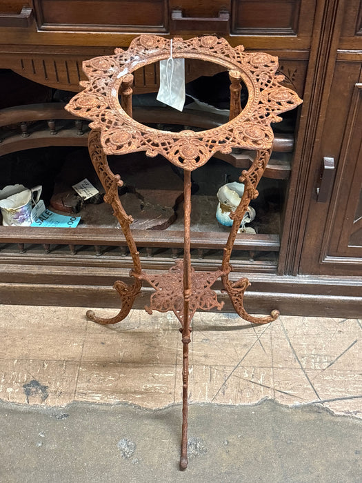 RUSTY IRON PLANT STAND