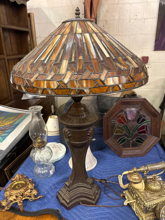 LARGE STAINED GLASS LAMP WITH METAL BASE
