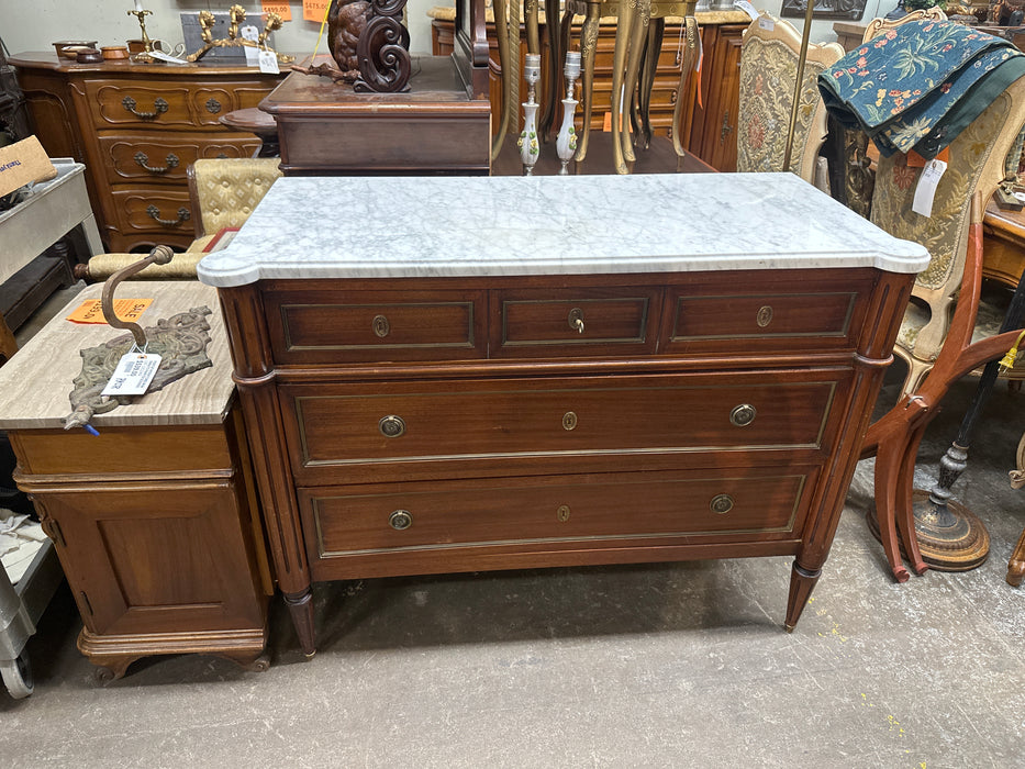LOUIS XVI MARBLE TOP MAHOGANY COMMODE WITH FLUTED LEG AND COLUMN