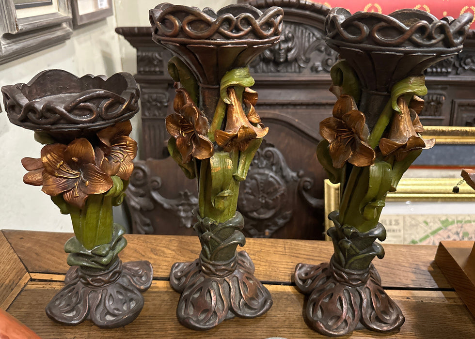 SET OF 3 RESIN FLORAL BASES