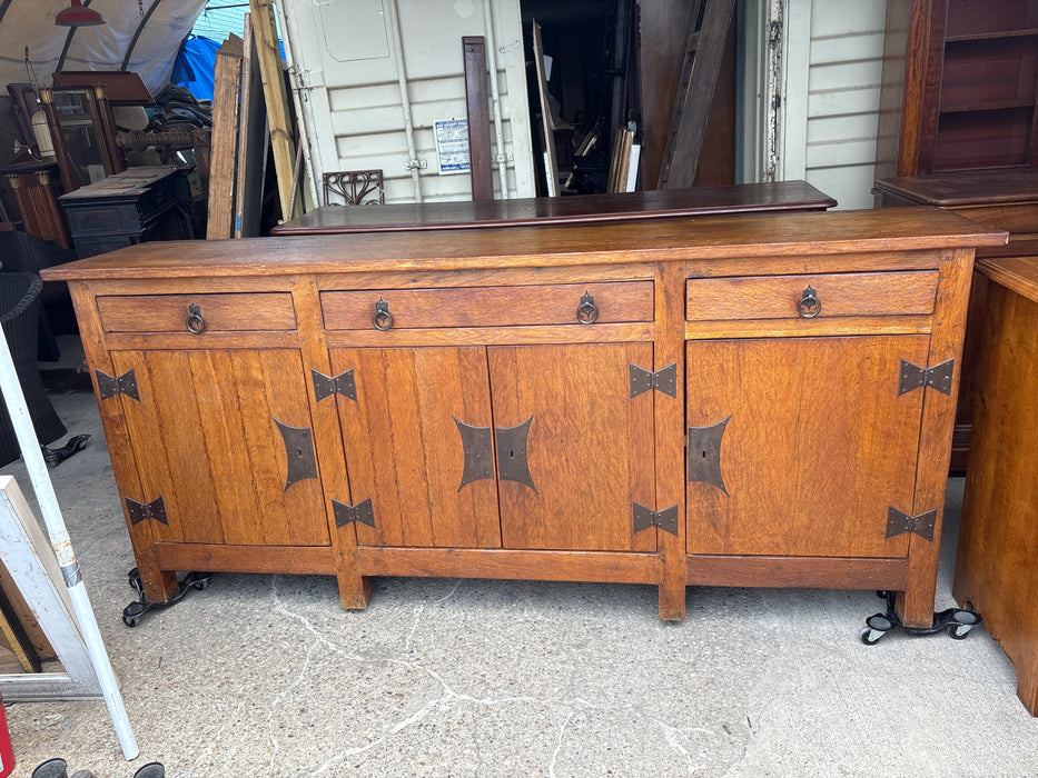 ARTS AND CRAFTS SIDEBOARD WITH BUTTERFLY HINGES