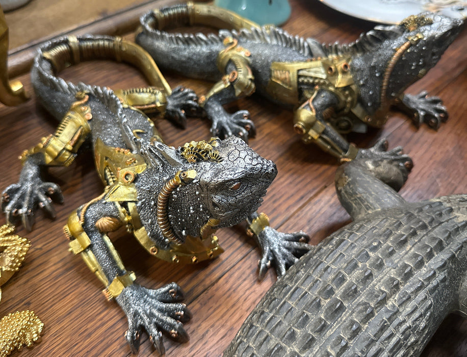 PAIR OF SILVER AND GOLD WALL HANGING IGUANAS