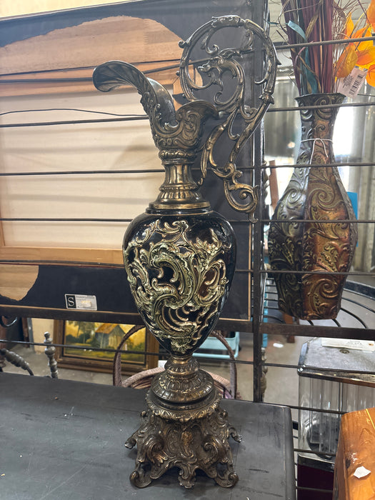 PAIR OF METLACH EWERS