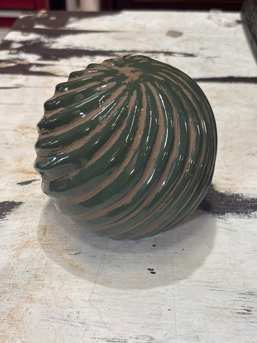 MEDIUM GREEN GLASS SWIRL SPHERE