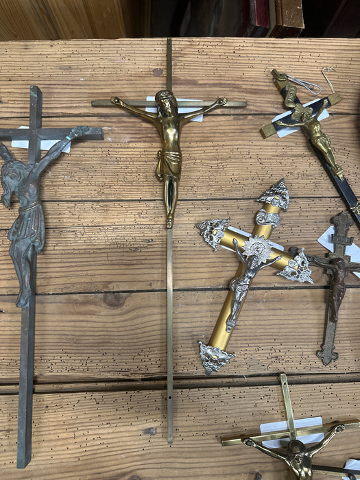 MEDIUM MODERN BRASS CRUCIFIX