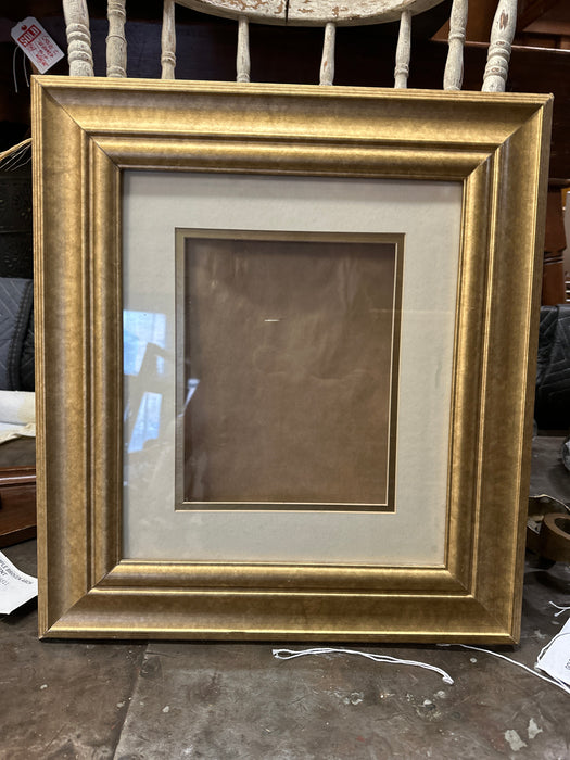 GOLD FRAME WITH WIDE FILET