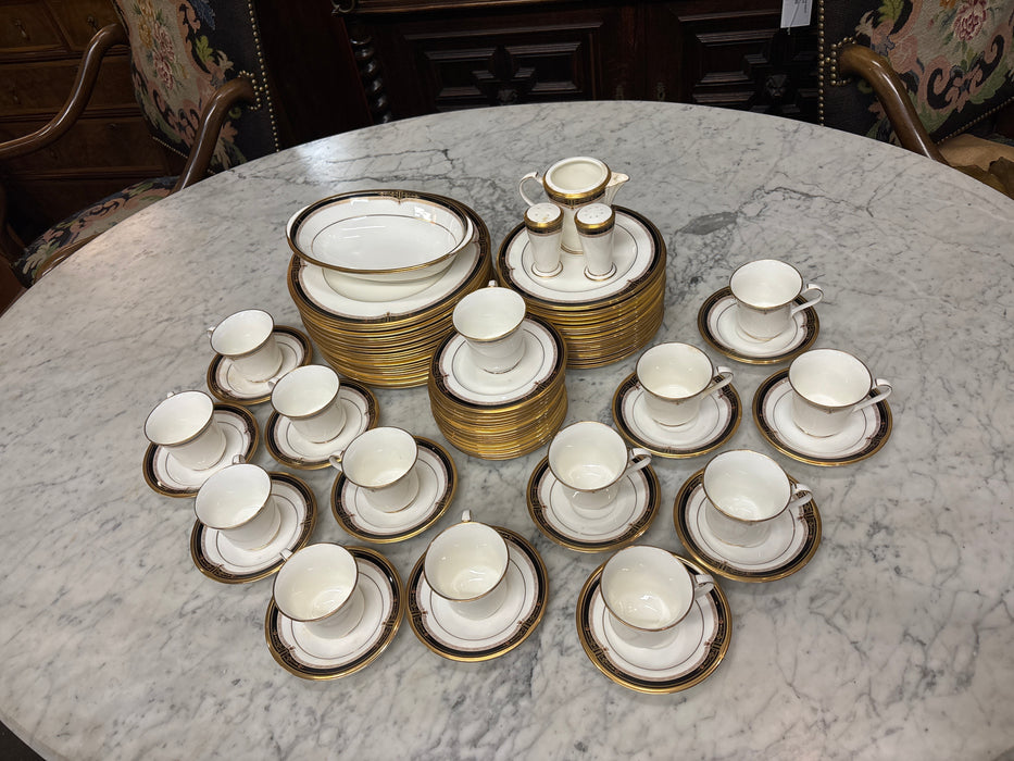 14 5 PIECE PLACE SETTINGS OF NORTAKE GOLD AND SABLE CHINA DINNERWARE