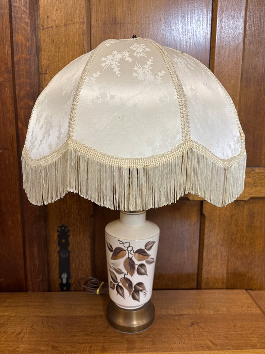 PAIR OF WHITE MID CENTURY LAMPS WITH LEAVE DECOR