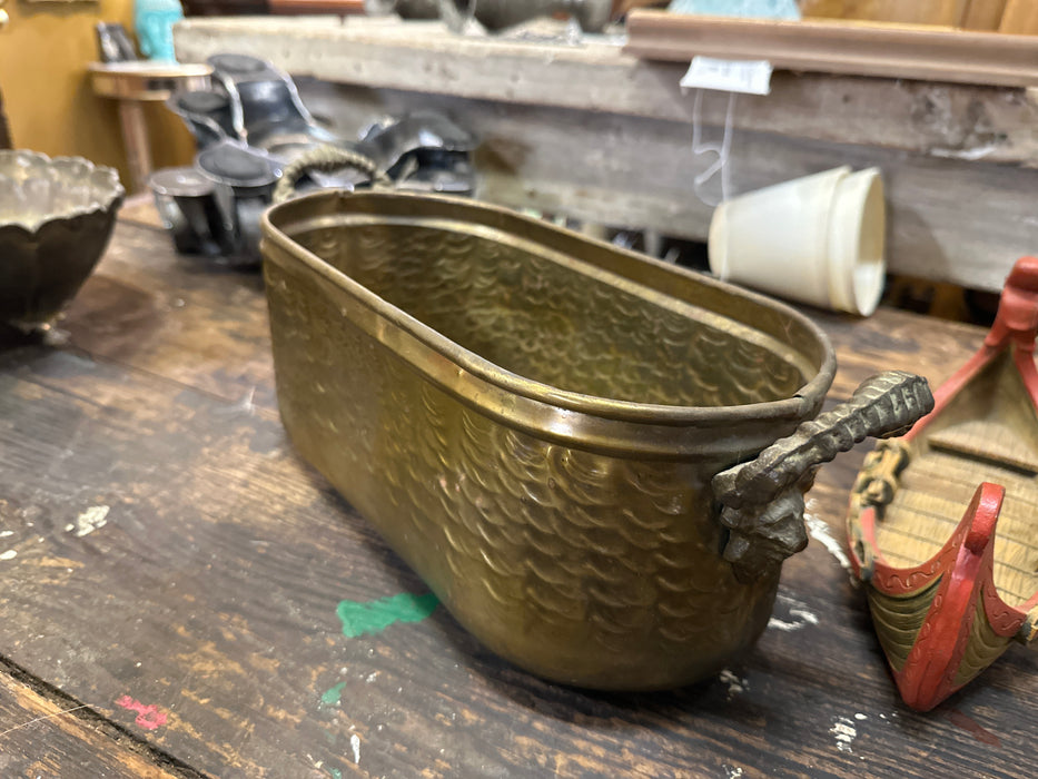 SMALL VINTAGE BRASS PLANTER WITH LION HANDLES