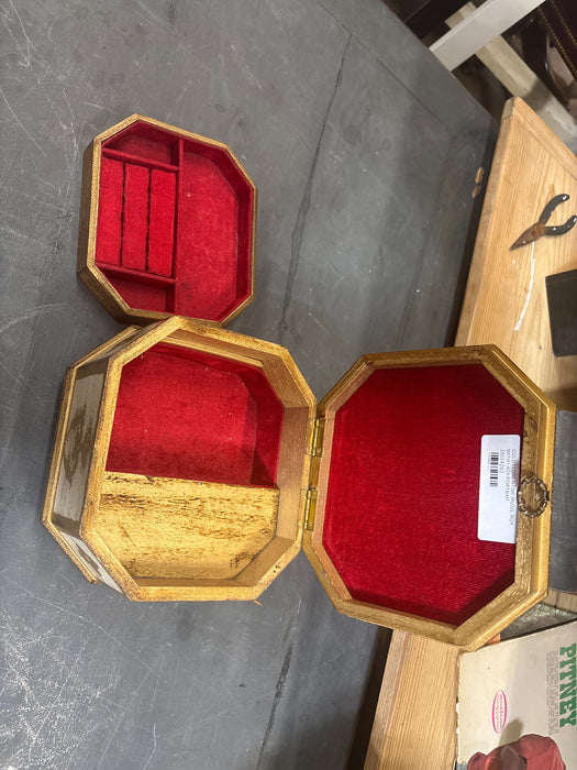 GOLD FLORENTINE JEWELRY MUSIC BOX WITH LADY PORTRAIT