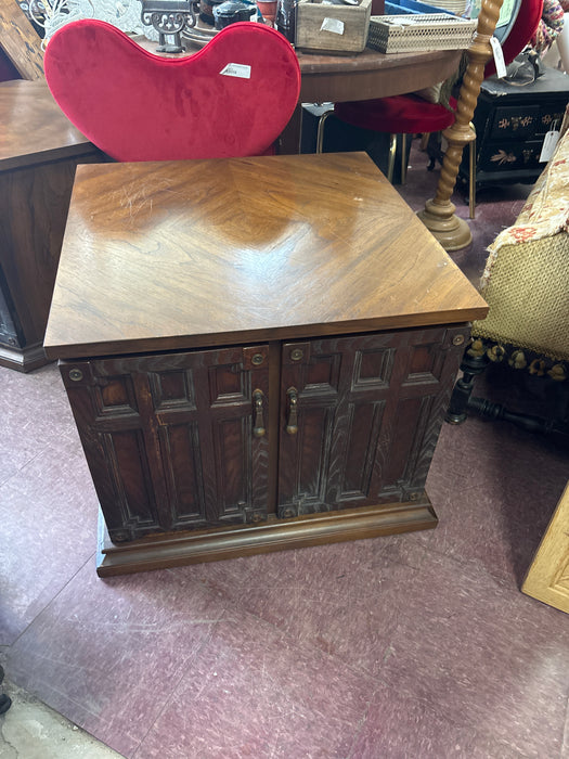 LARGE VINTAGE 2 DOOR SQUARE CABINET