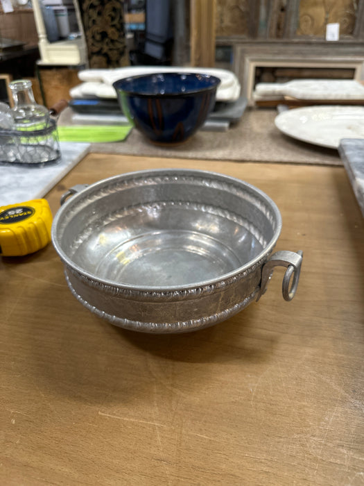 ALUMINUM SERVING DISH WITH HANDLES