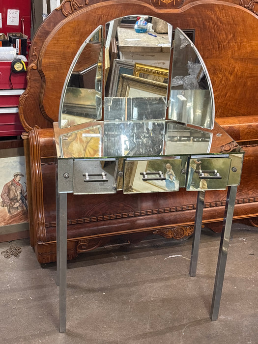 SMALL MIRRORED VANITY