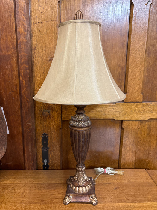 TALL RESIN TABLE LAMP WITH SHADE