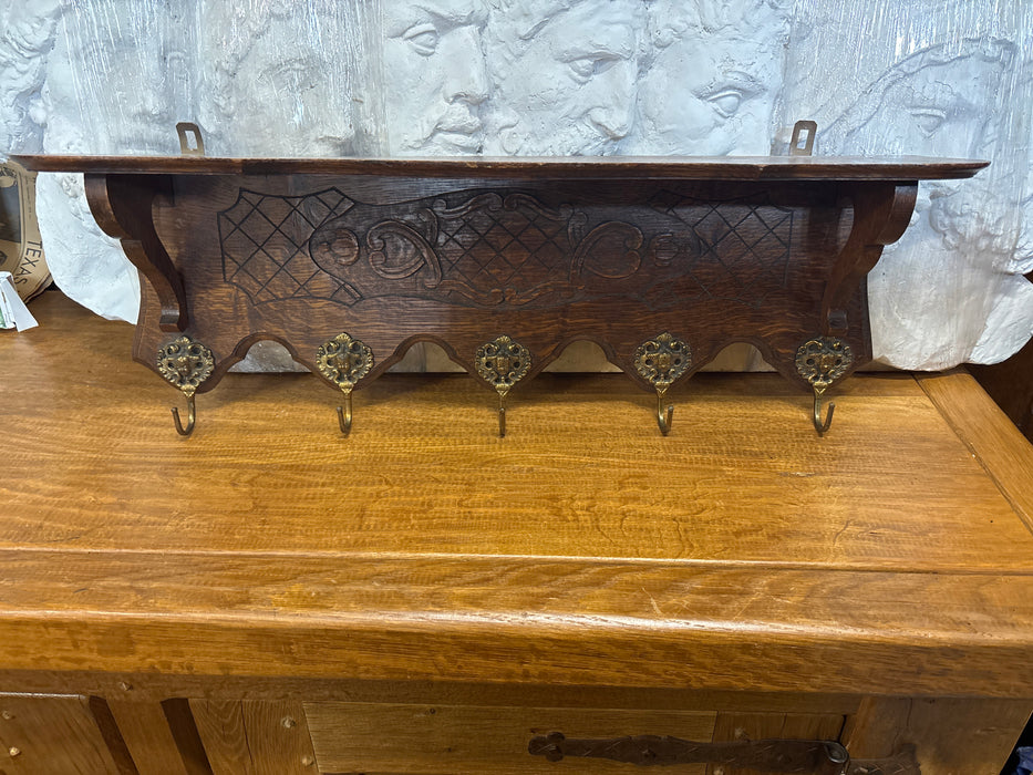 SMALL OAK WALL SHELF WITH 5 BRASS HOOKS