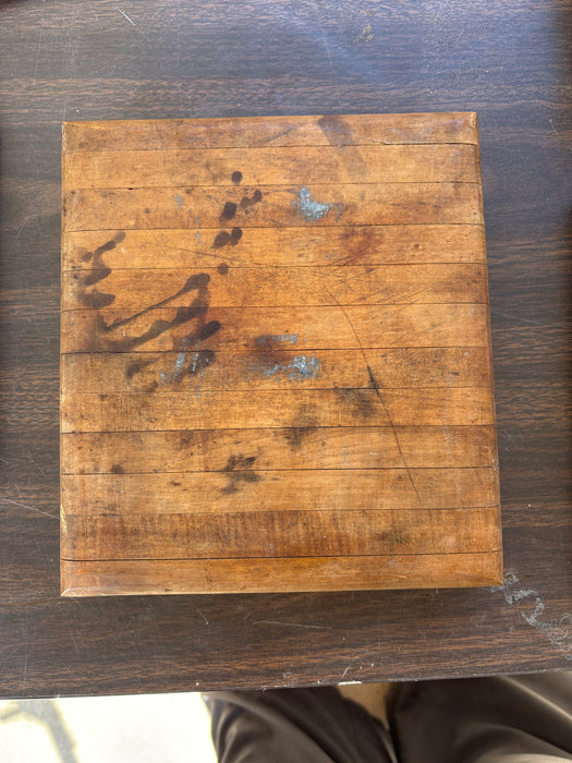 SMALL RECTANGULAR MAPLE WOOD CUTTING BOARD