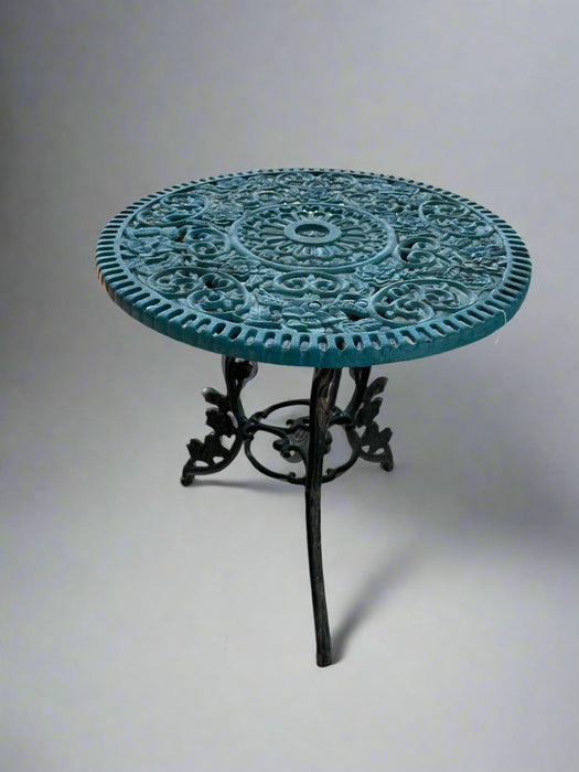 SMALL CAST ALUMINUM BISTRO TABLE