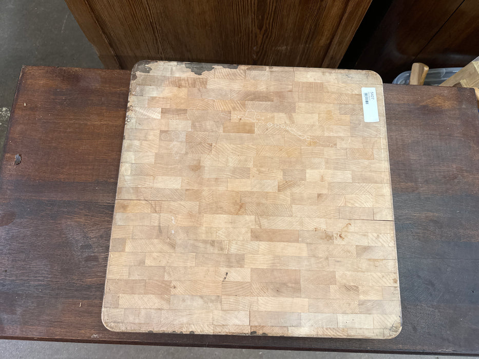 PRIMITIVE SQUARE CUTTING BOARD