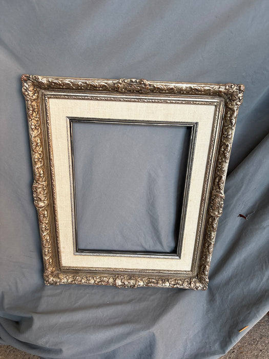 MEDIUM ORNATE SILVER FRAME