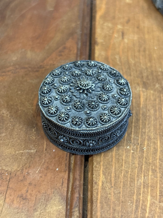 SMALL ROUND FLORAL BOX