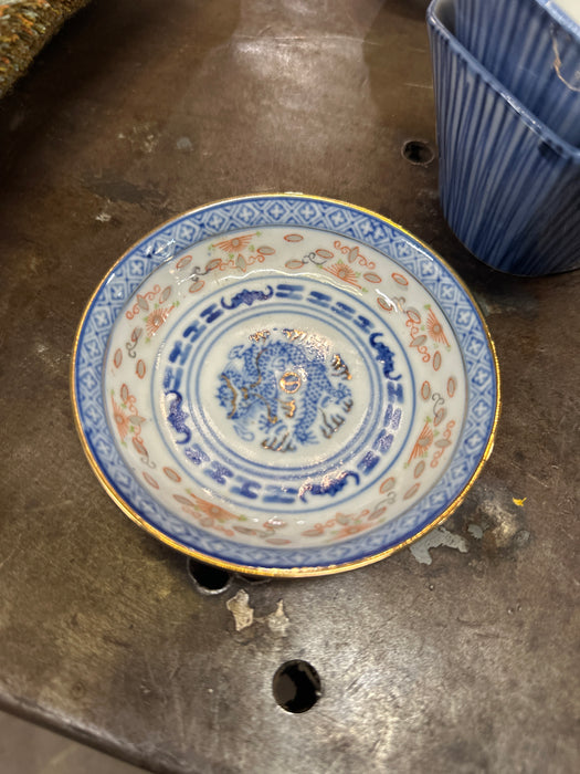 SMALL BLUE AND WHITE DRAGON DISH
