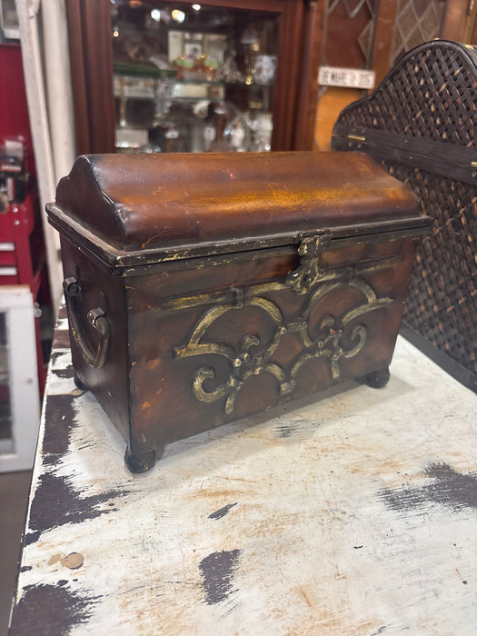 SMALL METAL BOX WITH HANDLES