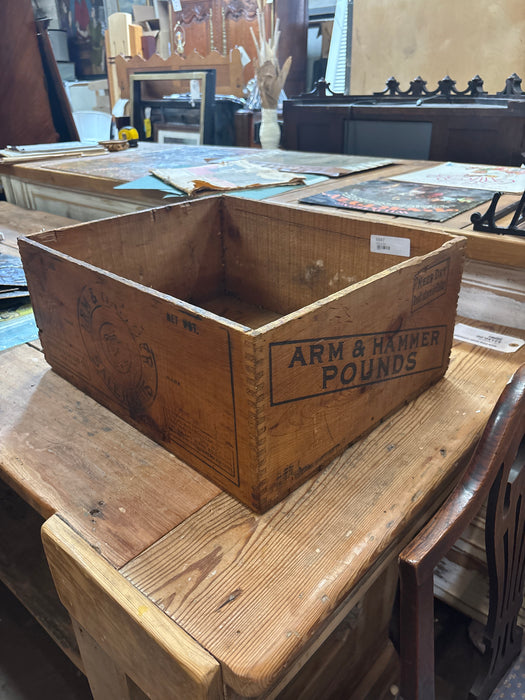 OLD ARM & HAMMER ADVERTISING BOX