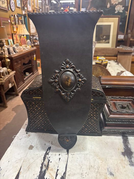 LARGE LEATHER WALL PLANTER WITH CENTER MEDALLION